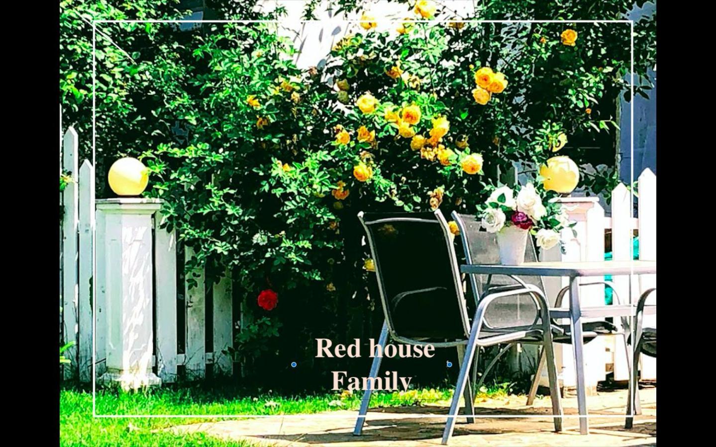 Red House Family Hotel Равда Екстер'єр фото