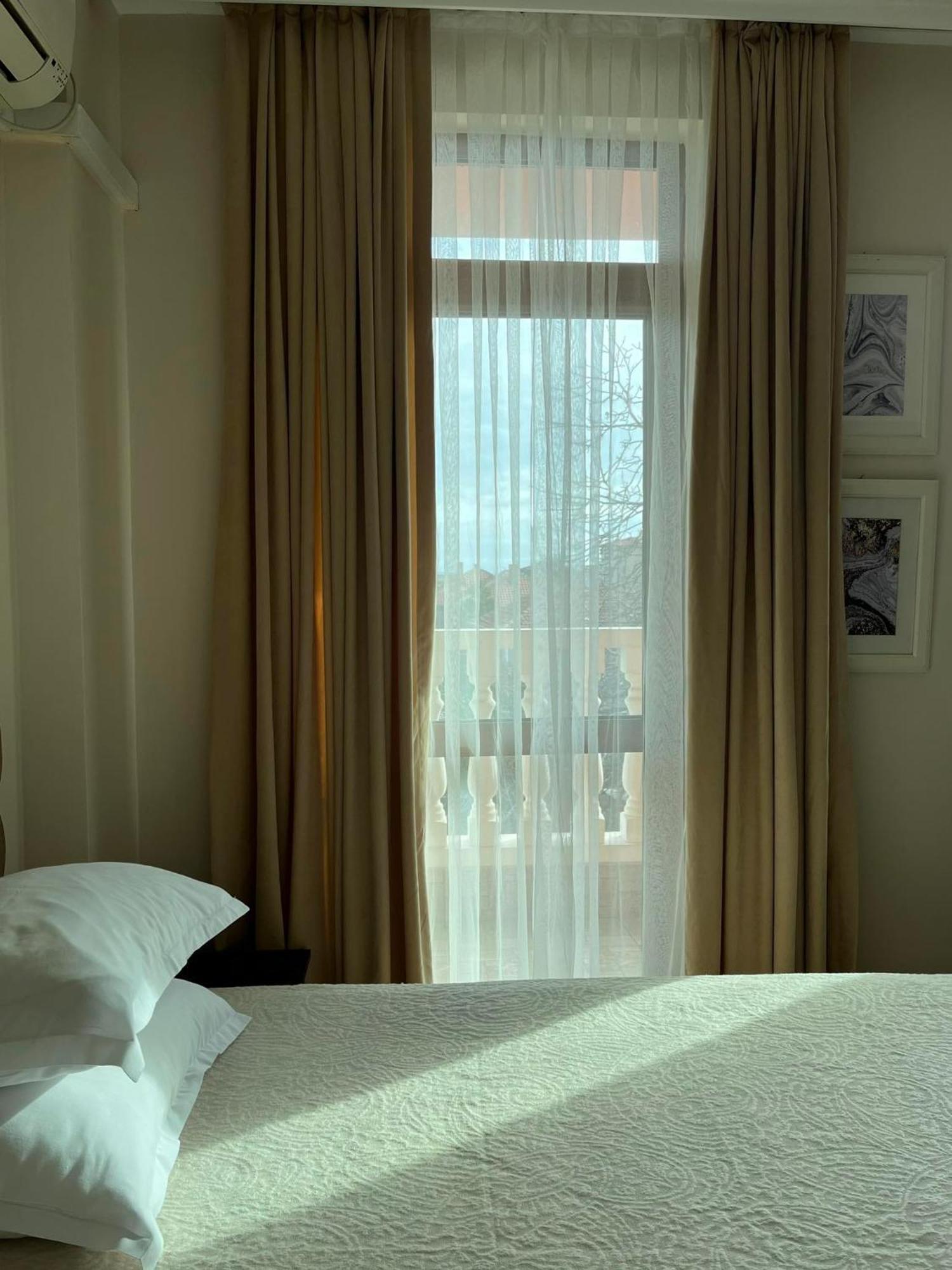 Red House Family Hotel Равда Екстер'єр фото