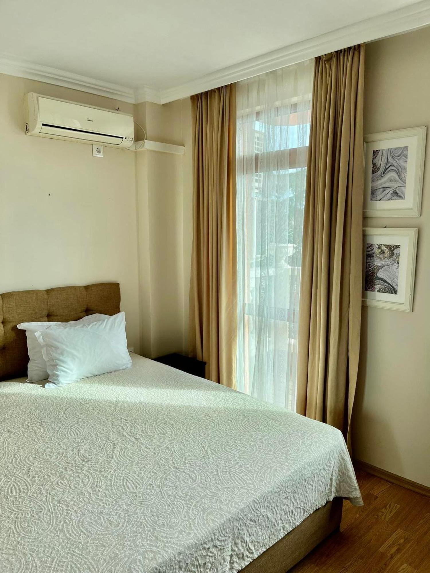 Red House Family Hotel Равда Екстер'єр фото
