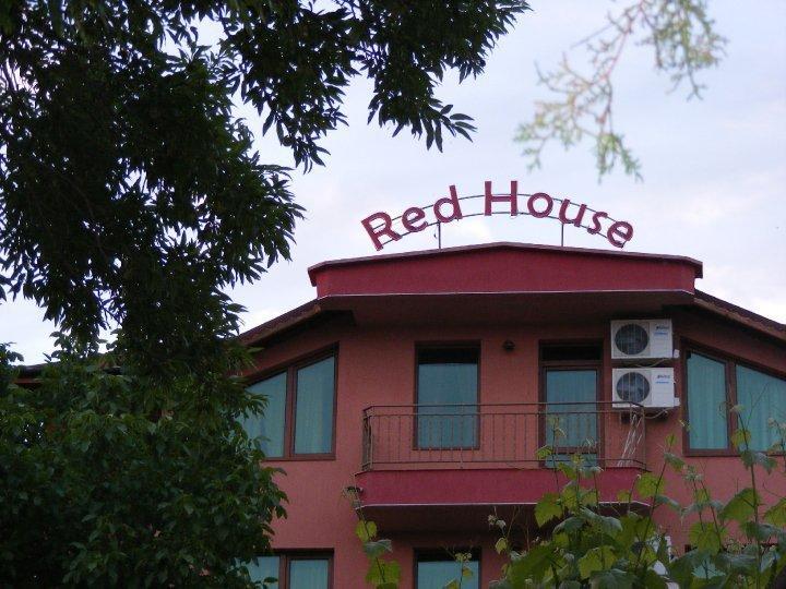 Red House Family Hotel Равда Екстер'єр фото