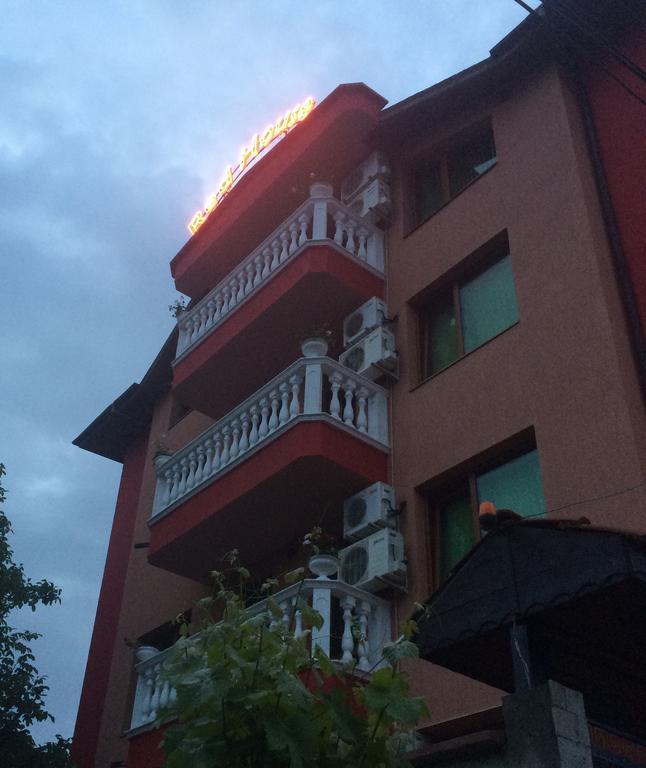 Red House Family Hotel Равда Екстер'єр фото